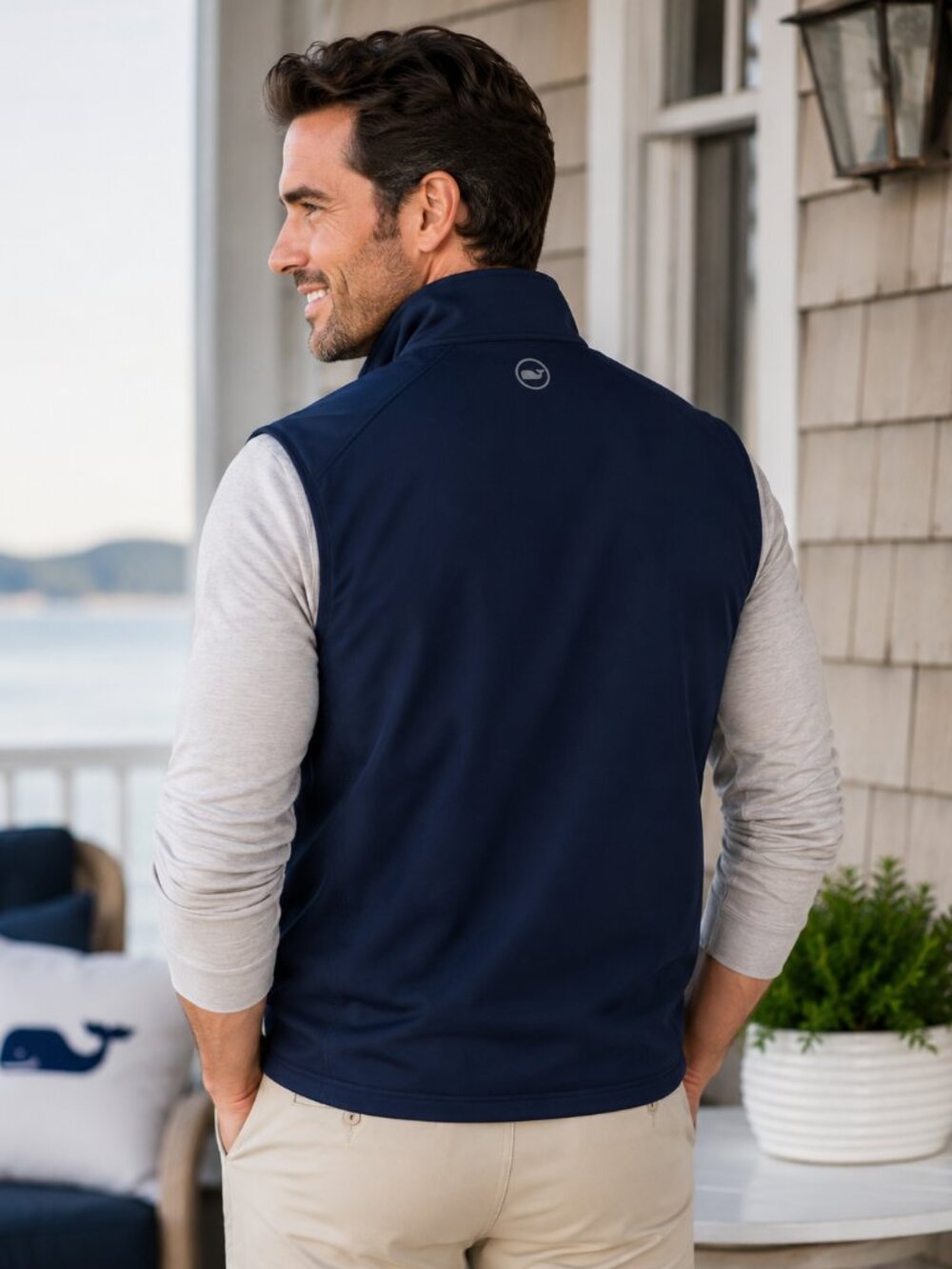 EUC Men's Vineyard Vines Performance Zip Front Vest in Navy Red Trim Size XL - Picture 2 of 6